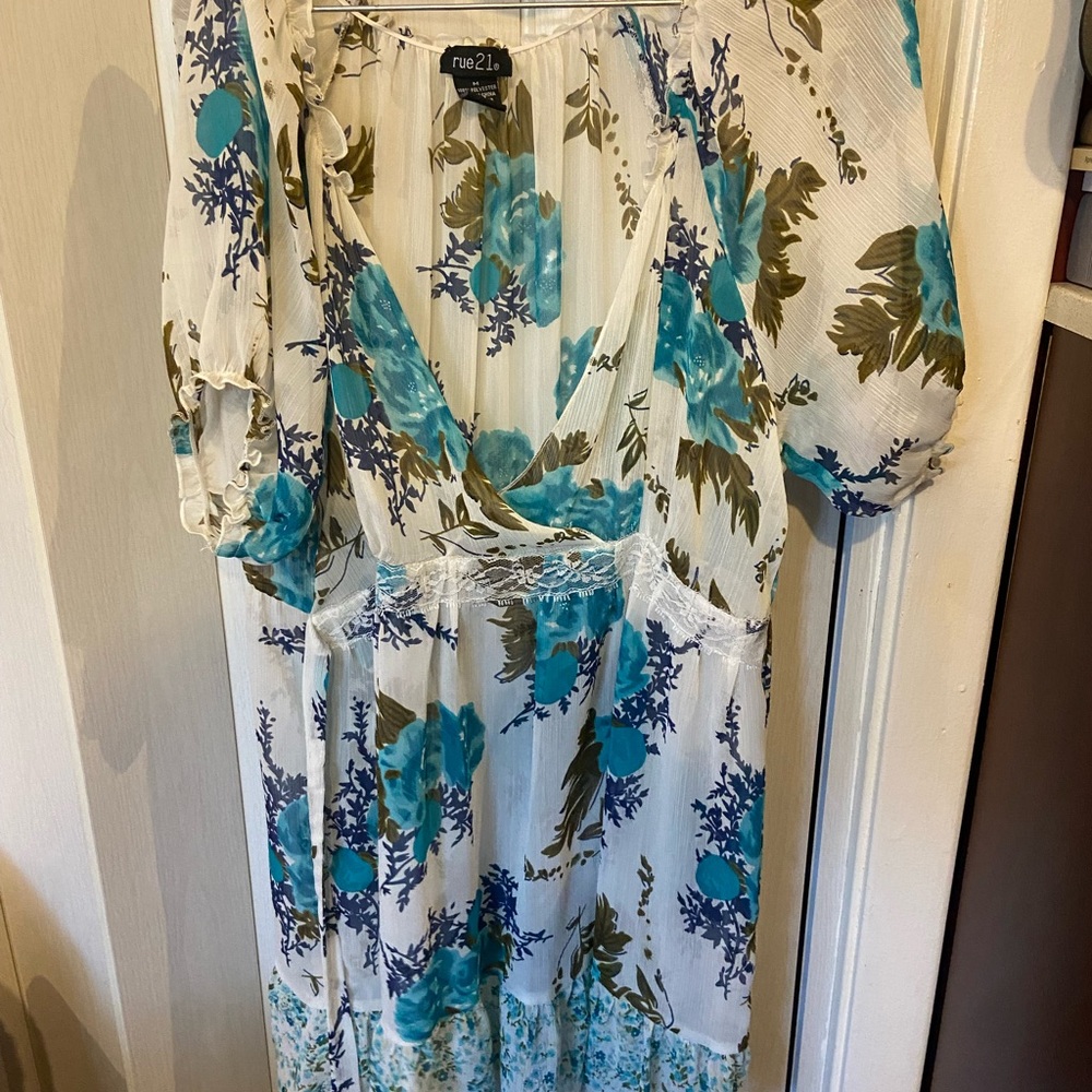 Rue21 Blue and White Floral y2k babydoll top